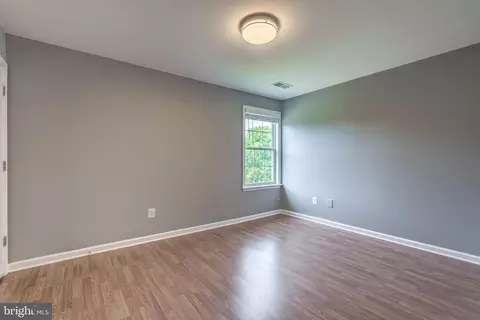 Bedroom - 21899 Knob Hill Pl, Ashburn, VA 20148 photo 4 of 13