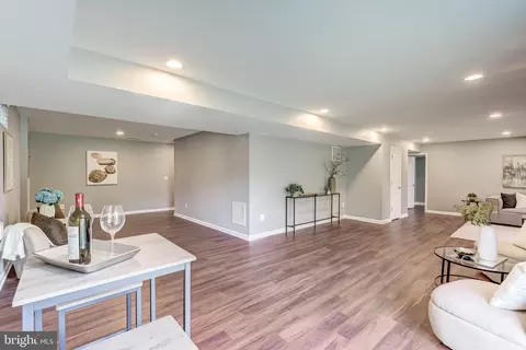 Living - 21899 Knob Hill Pl, Ashburn, VA 20148 photo 7 of 15