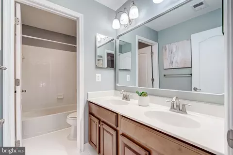 Bath - 21899 Knob Hill Pl, Ashburn, VA 20148 photo 4 of 4
