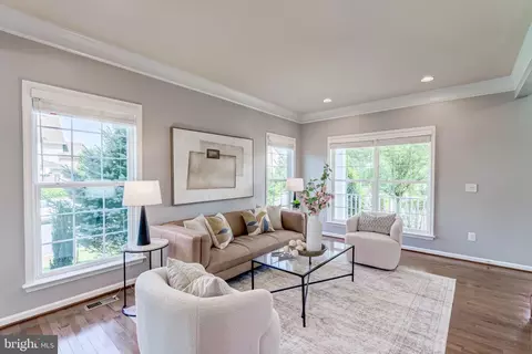 Living - 21899 Knob Hill Pl, Ashburn, VA 20148 photo 3 of 15