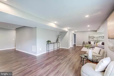 Living - 21899 Knob Hill Pl, Ashburn, VA 20148 photo 8 of 15