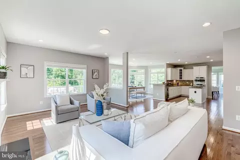 Living - 21899 Knob Hill Pl, Ashburn, VA 20148 photo 5 of 15