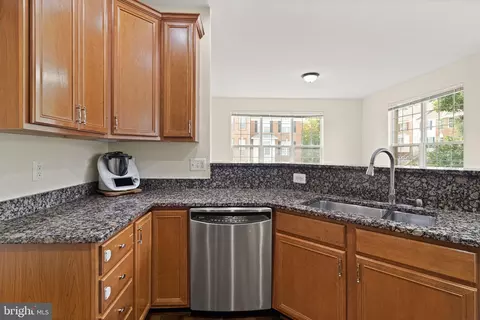 Kitchen - 20144 Prairie Dunes Ter, Ashburn, VA 20147 photo 1 of 3