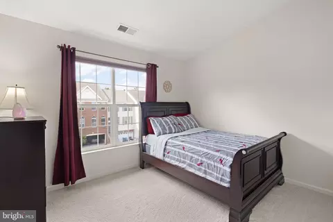 Bedroom - 20144 Prairie Dunes Ter, Ashburn, VA 20147 photo 7 of 7
