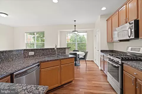 Kitchen - 20144 Prairie Dunes Ter, Ashburn, VA 20147 photo 2 of 3