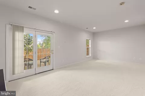 Living - 20144 Prairie Dunes Ter, Ashburn, VA 20147 photo 6 of 6