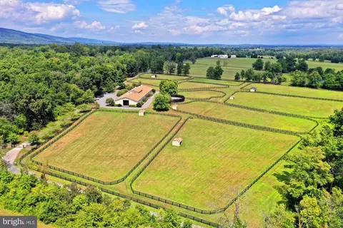 21281 Belle Grey Ln, Upperville, VA 20184