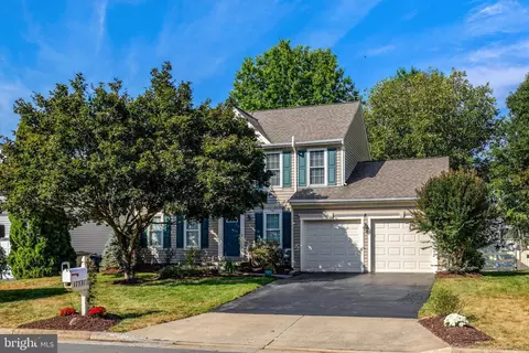 17331 Arrowood Pl, Round Hill, VA 20141