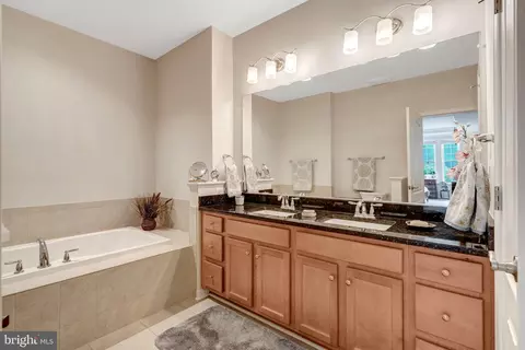 Bath - 44063 Vaira Ter, Chantilly, VA 20152 photo 2 of 4