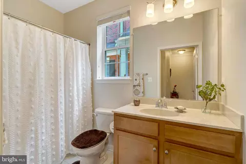 Bath - 44063 Vaira Ter, Chantilly, VA 20152 photo 3 of 4