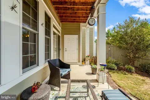 Exterior - 44063 Vaira Ter, Chantilly, VA 20152 photo 5 of 9