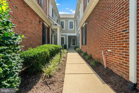 Entry Way - 44063 Vaira Ter, Chantilly, VA 20152 photo 1 of 8