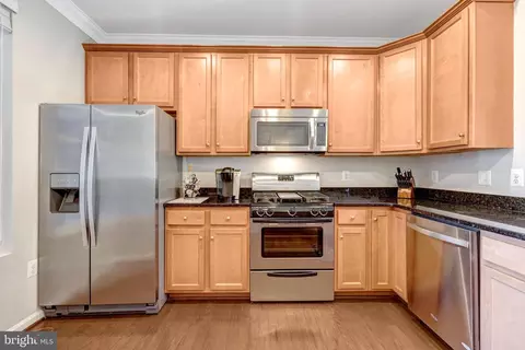 Kitchen - 44063 Vaira Ter, Chantilly, VA 20152 photo 3 of 3