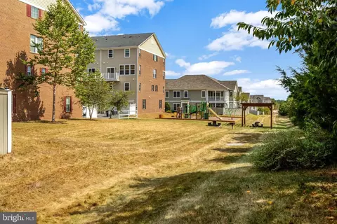 Exterior - 44063 Vaira Ter, Chantilly, VA 20152 photo 7 of 9