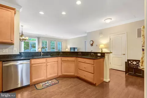 Kitchen - 44063 Vaira Ter, Chantilly, VA 20152 photo 2 of 3