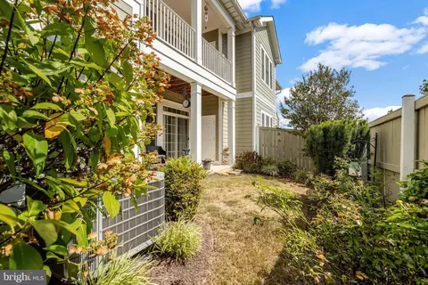 Exterior - 44063 Vaira Ter, Chantilly, VA 20152 photo 6 of 9