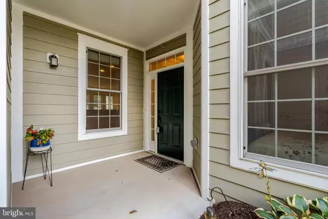 Exterior - 44063 Vaira Ter, Chantilly, VA 20152 photo 3 of 9