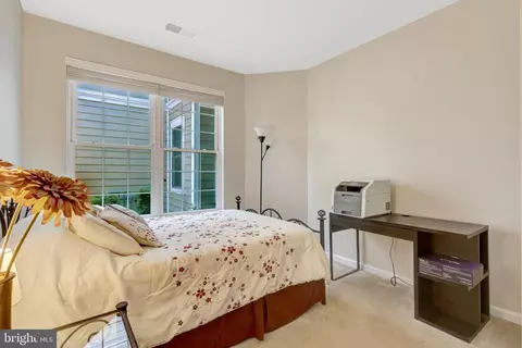 Bedroom - 44063 Vaira Ter, Chantilly, VA 20152 photo 4 of 5