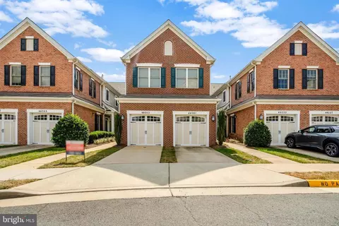 44063 Vaira Ter, Chantilly, VA 20152
