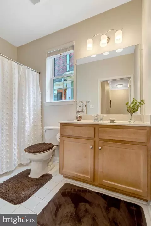 Bath - 44063 Vaira Ter, Chantilly, VA 20152 photo 4 of 4