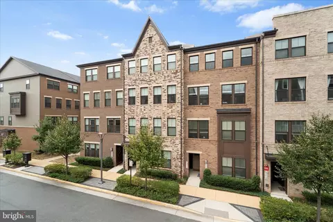 45206 Lettermore Sq, Sterling, VA 20166