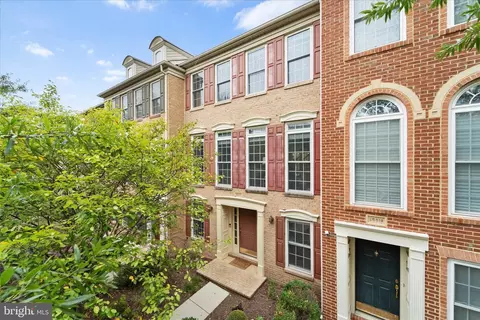 25817 Mews Ter, Chantilly, VA 20152