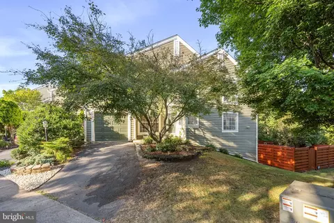 21113 Crocus Ter, Ashburn, VA 20147 photo 2