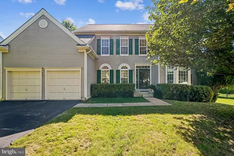 35739 Montrose Ct, Round Hill, VA 20141