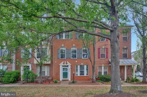 46220 Walpole Ter, Sterling, VA 20165