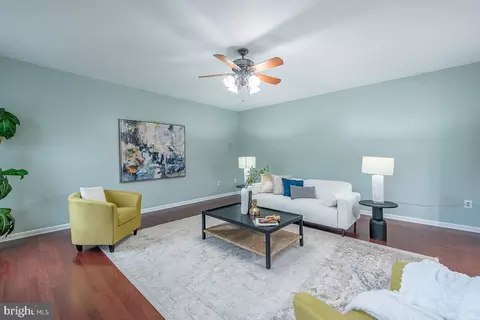 Living - 43308 Barnstead Dr, Ashburn, VA 20148 photo 2 of 9