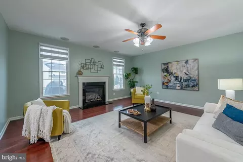 Living - 43308 Barnstead Dr, Ashburn, VA 20148 photo 7 of 9