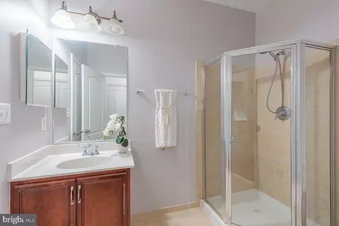 Bath - 43308 Barnstead Dr, Ashburn, VA 20148 photo 1 of 7