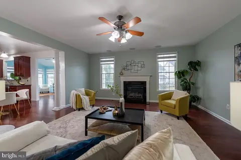 Living - 43308 Barnstead Dr, Ashburn, VA 20148 photo 6 of 9