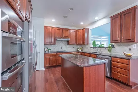 Kitchen - 43308 Barnstead Dr, Ashburn, VA 20148 photo 4 of 5