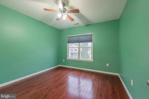 Bedroom - 43308 Barnstead Dr, Ashburn, VA 20148 photo 3 of 4