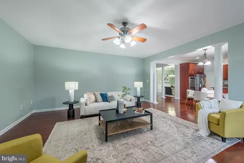 Living - 43308 Barnstead Dr, Ashburn, VA 20148 photo 5 of 9