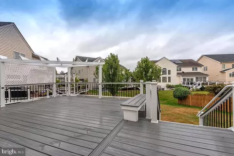 Exterior - 43308 Barnstead Dr, Ashburn, VA 20148 photo 4 of 8