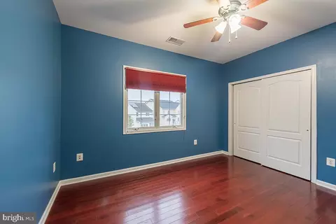 Bedroom - 43308 Barnstead Dr, Ashburn, VA 20148 photo 4 of 4