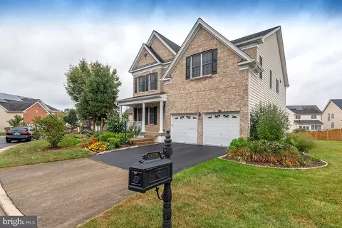 Exterior - 43308 Barnstead Dr, Ashburn, VA 20148 photo 2 of 8