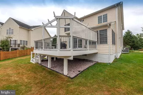Exterior - 43308 Barnstead Dr, Ashburn, VA 20148 photo 7 of 8