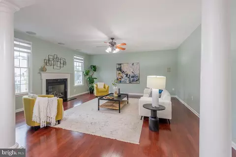 Living - 43308 Barnstead Dr, Ashburn, VA 20148 photo 4 of 9