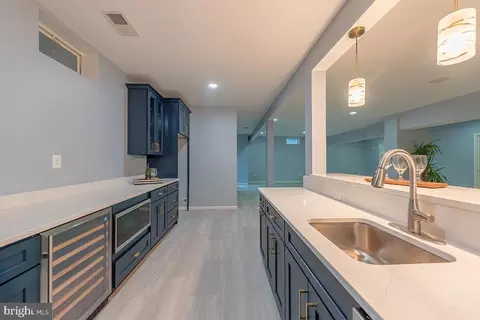 Kitchen - 43308 Barnstead Dr, Ashburn, VA 20148 photo 5 of 5