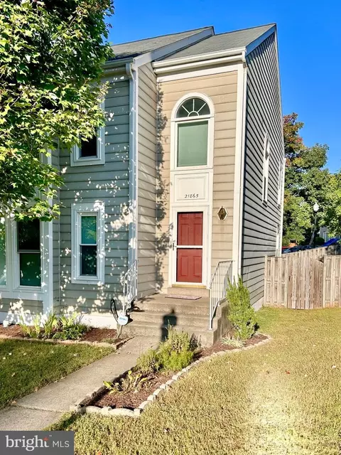 21865 Broadleaf Sq, Sterling, VA 20164