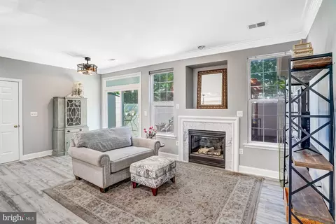 Living - 20530 Dillonvale Ter, Ashburn, VA 20147 photo 1 of 2