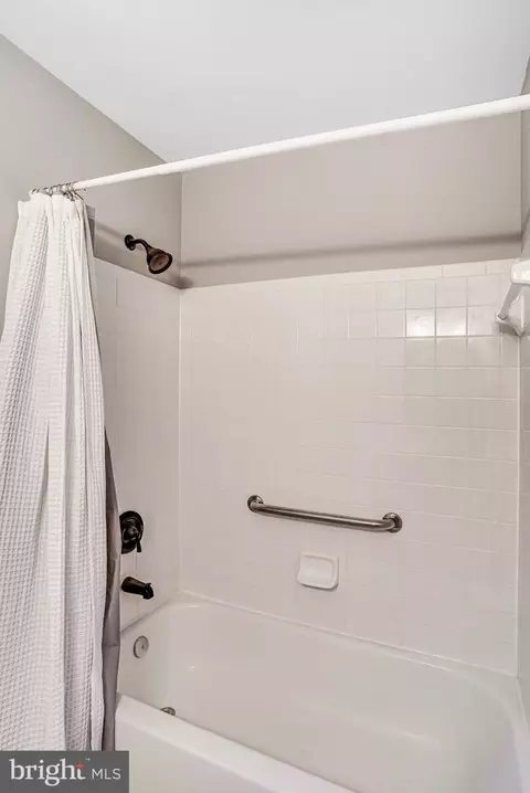 Bath - 20530 Dillonvale Ter, Ashburn, VA 20147 photo 4 of 4