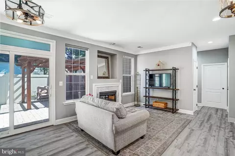 Living - 20530 Dillonvale Ter, Ashburn, VA 20147 photo 2 of 2