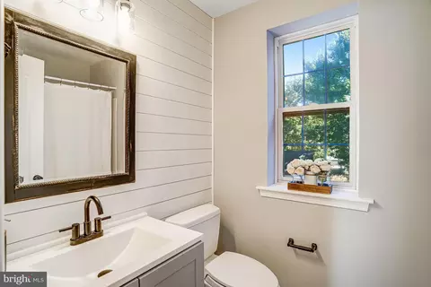 Bath - 20530 Dillonvale Ter, Ashburn, VA 20147 photo 3 of 4