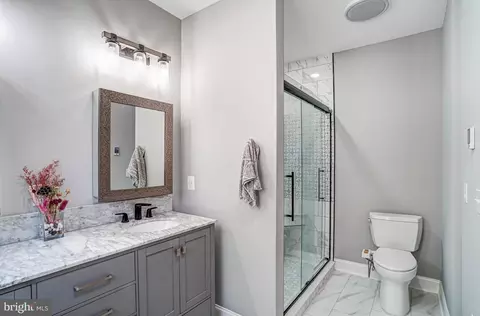 Bath - 20530 Dillonvale Ter, Ashburn, VA 20147 photo 2 of 4
