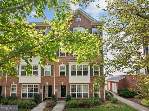19264 Koslowski Sq, Leesburg, VA 20176