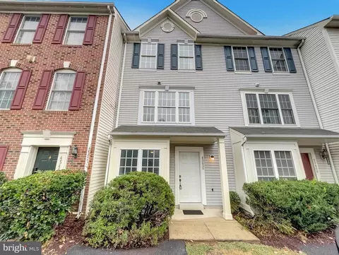 45458 Oak Trail Sq, Sterling, VA 20164